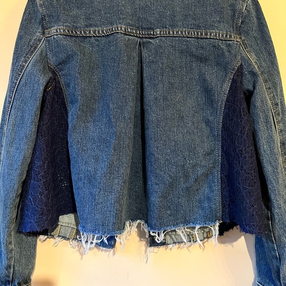 Free people Oversized Lace Paneled Denim Jacket Cropped Frayed Hem SZ Small Blue - Picture 6 of 15